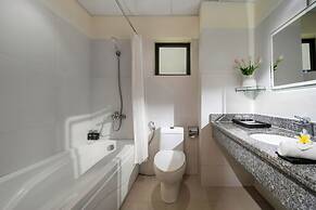 Sea Front Apartment & Spa Da Nang