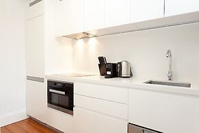 Beautiful Studio in Heritage Building With Balcony