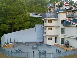 Sterling Ameris Kasauli