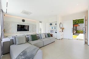 4 Bed SeaView Villa with Breakfast KBR32