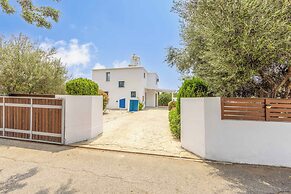 Villa Akti