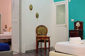 MAESTOSA CASA IN NAPOLI CENTRO