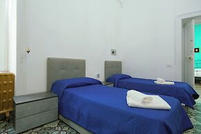 MAESTOSA CASA IN NAPOLI CENTRO
