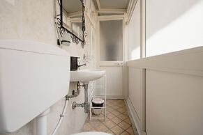 MAESTOSA CASA IN NAPOLI CENTRO