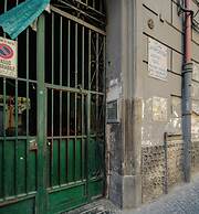 MAESTOSA CASA IN NAPOLI CENTRO