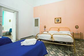 MAESTOSA CASA IN NAPOLI CENTRO