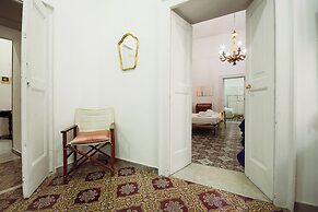 MAESTOSA CASA IN NAPOLI CENTRO
