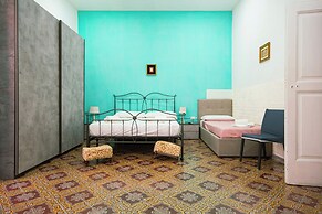 MAESTOSA CASA IN NAPOLI CENTRO