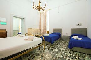 MAESTOSA CASA IN NAPOLI CENTRO