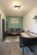 2 Bed Flat - Sleeps 5 - Parking - Wifi