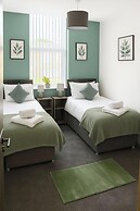 2 Bed Flat - Sleeps 5 - Parking - Wifi