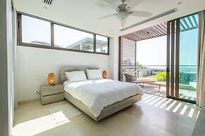 Bright Villa w Pool Outdoor Grill