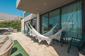 Bright Villa w Pool Outdoor Grill