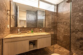 Oceanview 3BR Condo w spa gym