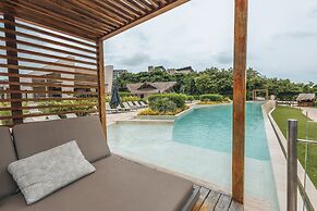 Coastal Villa w Dock Access Pools