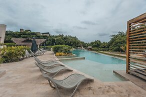 Coastal Villa w Dock Access Pools