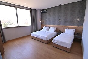 La villa luxury suites