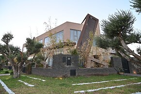 La villa luxury suites