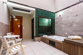 Status Elegance Hotel