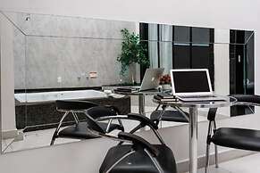 Status Elegance Hotel