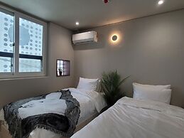 Rabbit Hotel