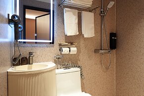 A Hotel Farrer Park - Newly Renovated