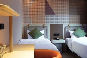 A Hotel Farrer Park - Newly Renovated