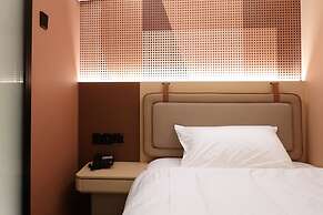 A Hotel Farrer Park - Newly Renovated