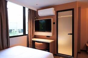 A Hotel Farrer Park - Newly Renovated