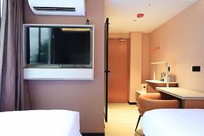 A Hotel Farrer Park - Newly Renovated