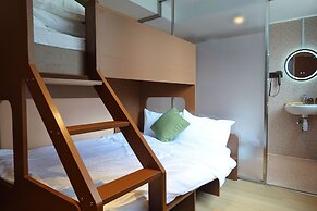 A Hotel Farrer Park - Newly Renovated