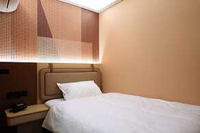 A Hotel Farrer Park - Newly Renovated