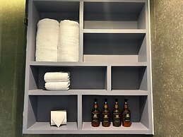 1BR with Rooftop Pool & Gym  C191