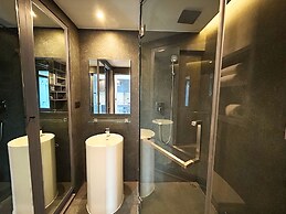 1BR with Rooftop Pool & Gym  C191