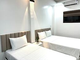 The Queen Hotel & Spa 2
