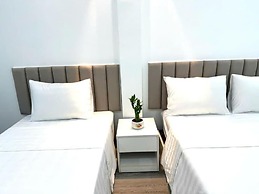 The Queen Hotel & Spa 2