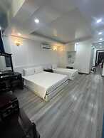 The Queen Hotel & Spa 2