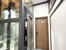 The Queen Hotel & Spa 2