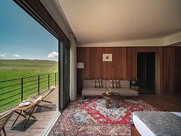Hongyuan Weilu Nomadic Luxury Camp