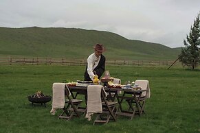 Hongyuan Weilu Nomadic Luxury Camp