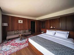 Hongyuan Weilu Nomadic Luxury Camp