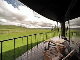 Hongyuan Weilu Nomadic Luxury Camp
