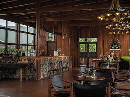 Hongyuan Weilu Nomadic Luxury Camp