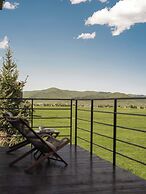 Hongyuan Weilu Nomadic Luxury Camp