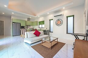 3BR Walk to Beach 7 Min to Beach V189