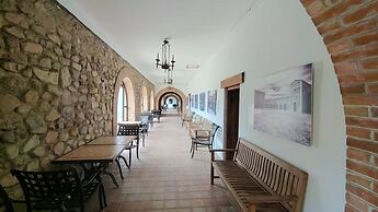 Tsingpu Badaling Retreat