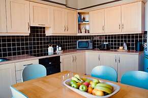 Boutique Apartment - Sleeps 6 & Free Parking