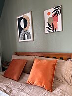 Boutique Apartment - Sleeps 6 & Free Parking
