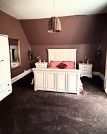 Boutique Apartment - Sleeps 6 & Free Parking