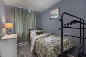 House -sleeps 8, Parking, Suitable for Contractors